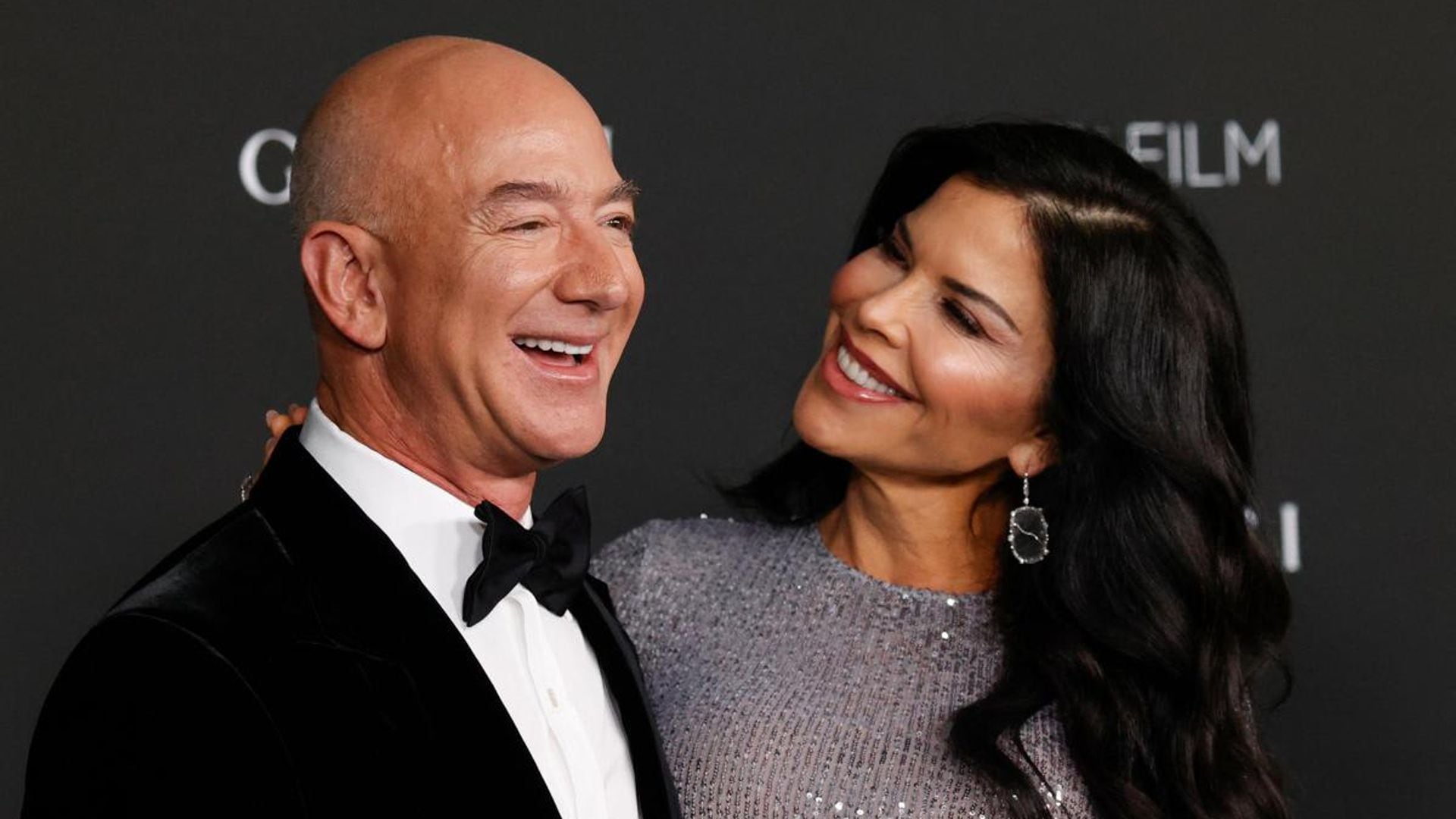 Lauren Sánchez honors Jeff Bezos with a luxurious crystal-covered purse