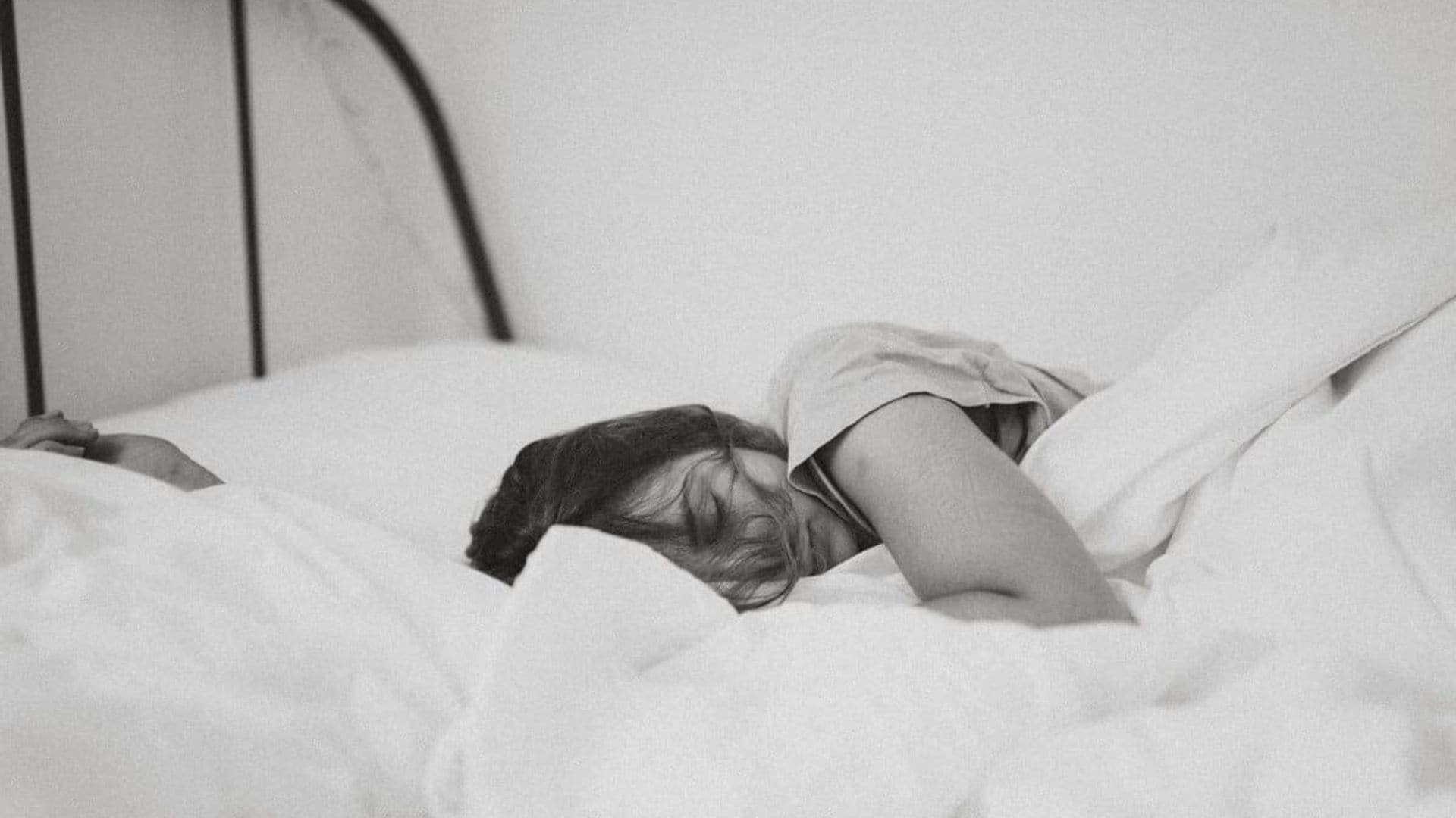 5 Holistic ways to promote a better night sleep