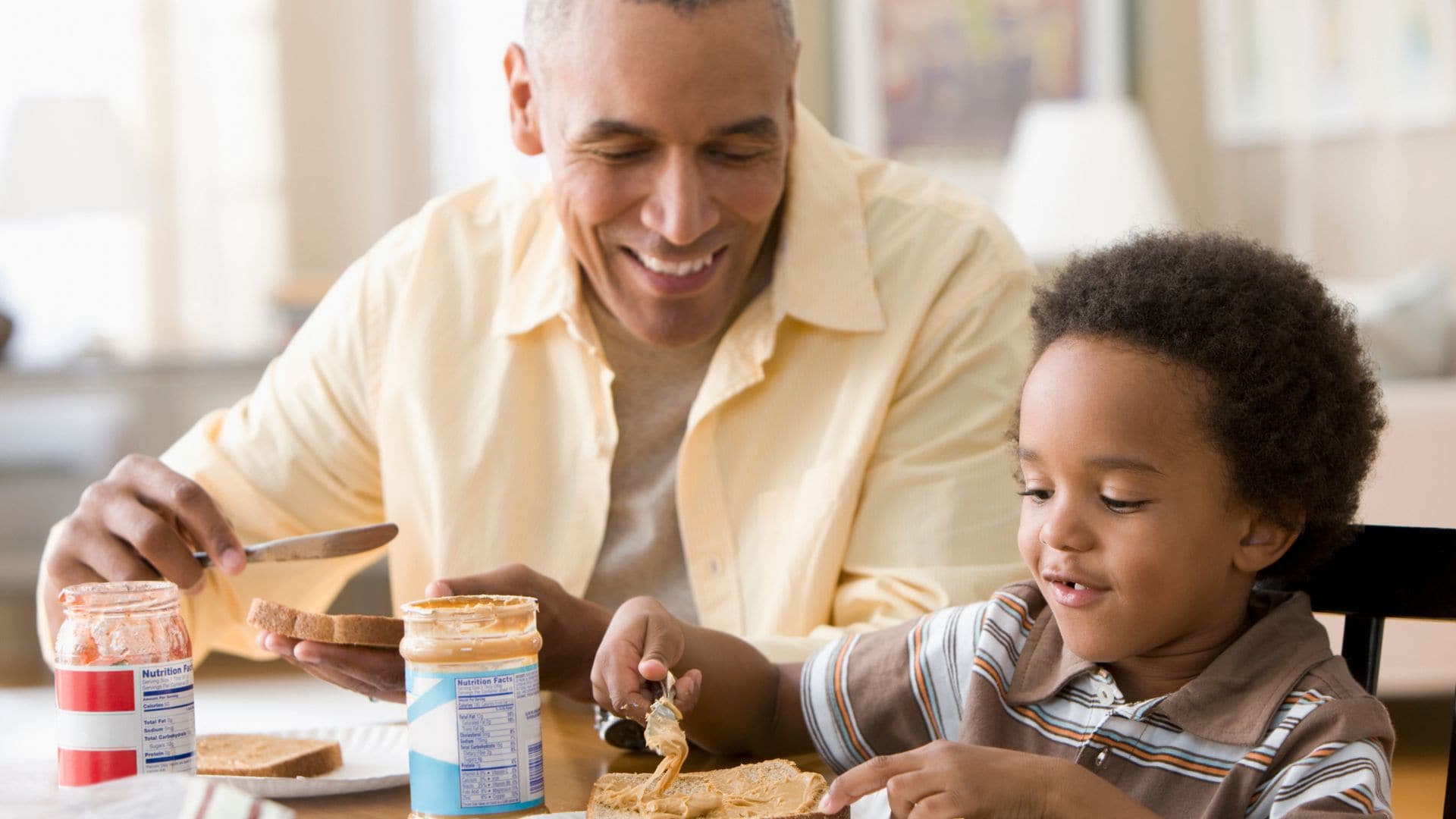 New study finds smooth peanut butter reduces allergy risk in infants