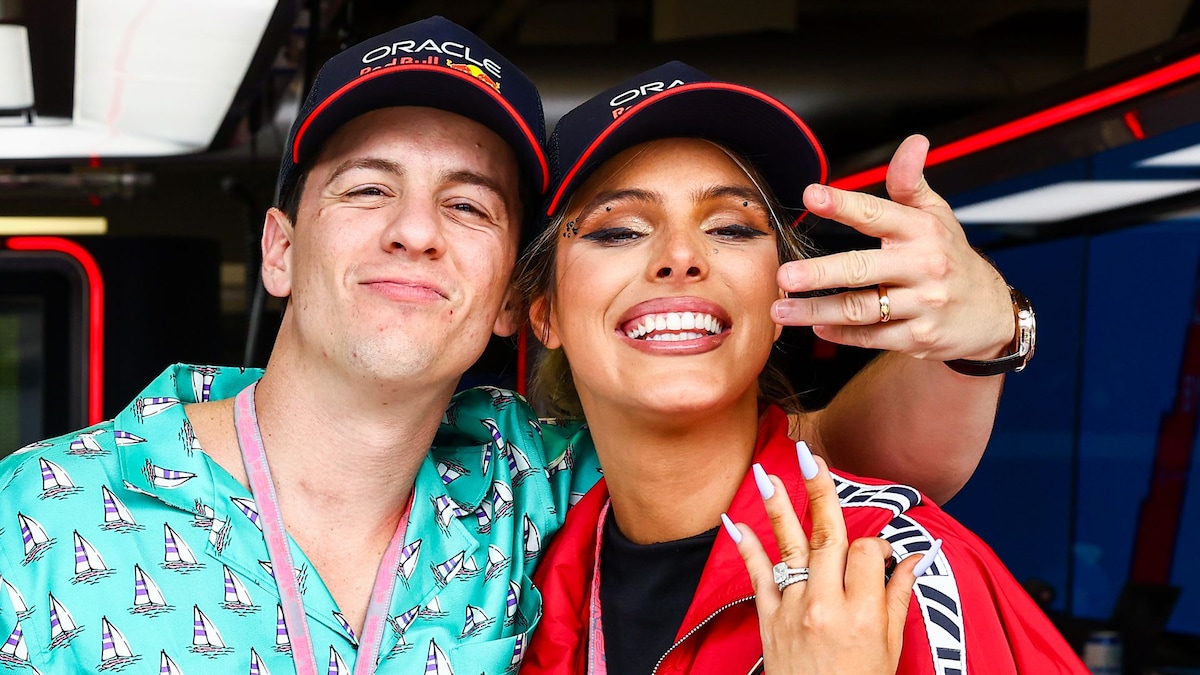 https://www.hola.com/us/horizon/landscape/6be3352e5617-miami-florida-lele-pons-and-guaynaa-pose-for-a-photo-outside-the-red-bull-racing.jpg?im=Resize=(1200)