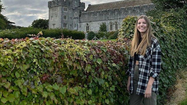 Queen Letizia's daughter Sofia pictured on school campus in UK