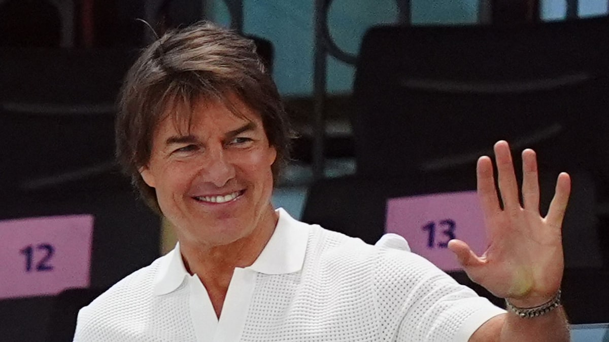 https://www.hola.com/us/horizon/landscape/6db3dd8f74ed-tom-cruise-with-david-zaslav-watching-the-artistic-gymnastics-at-the-bercy-arena.jpg?im=Resize=(1200)