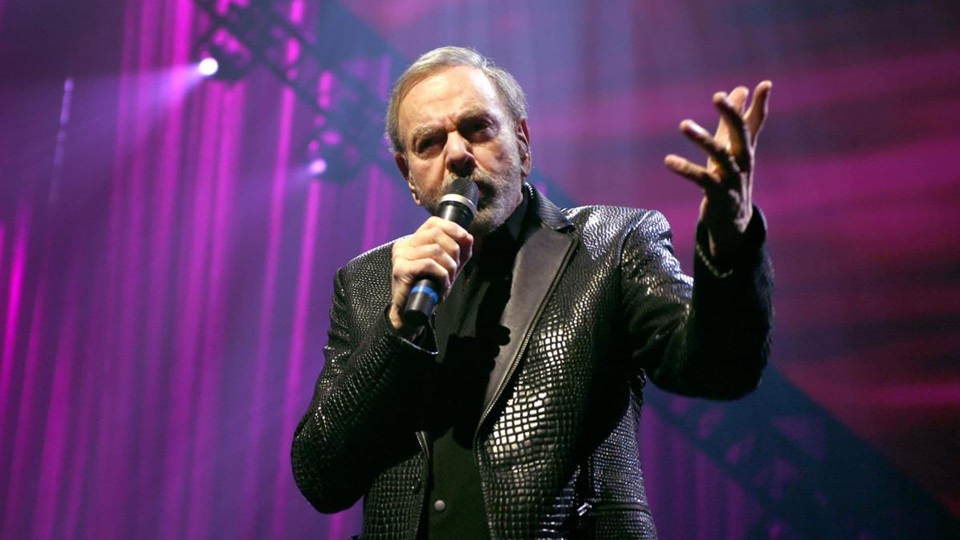 Neil Diamond sells music catalog to Universal, including hit songs ‘Sweet Caroline’ and ‘Red Red wine’