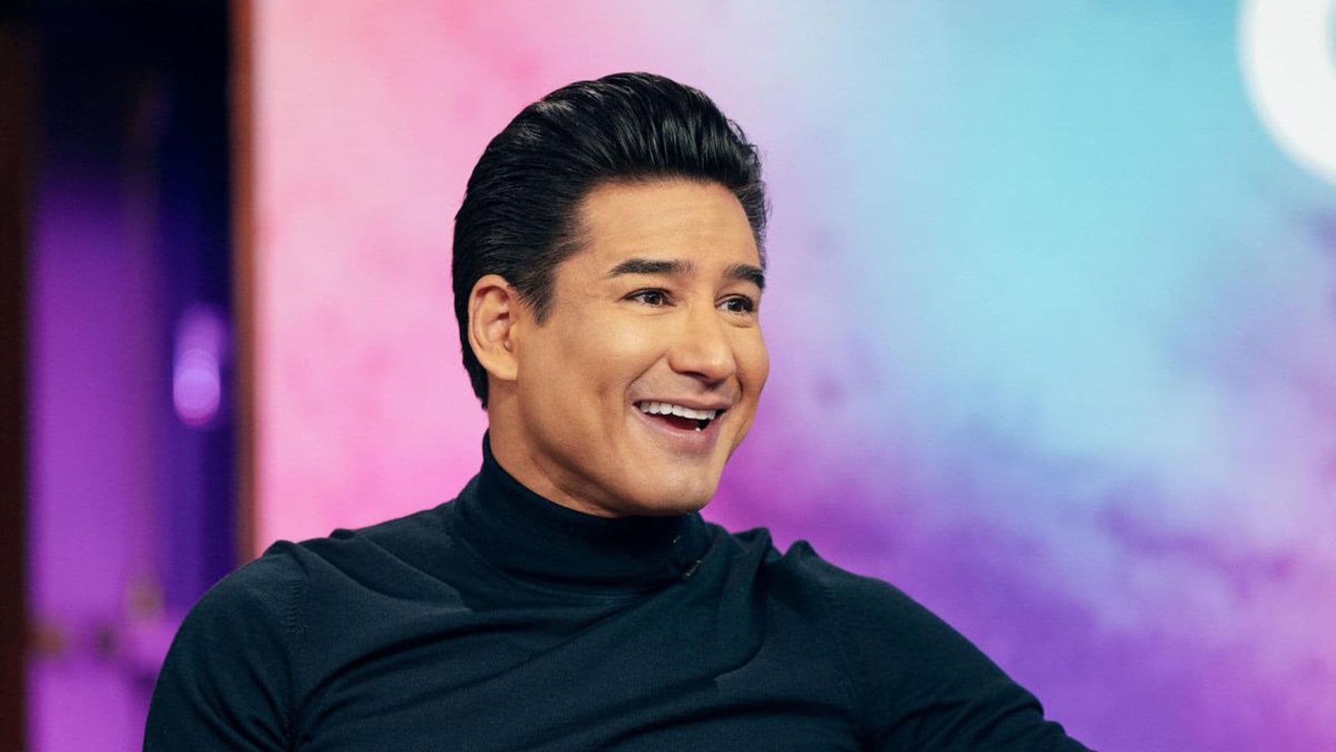 Mario Lopez shows his bruised eye after jiu-jitsu combat