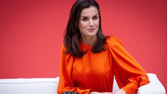 Queen Letizia in red