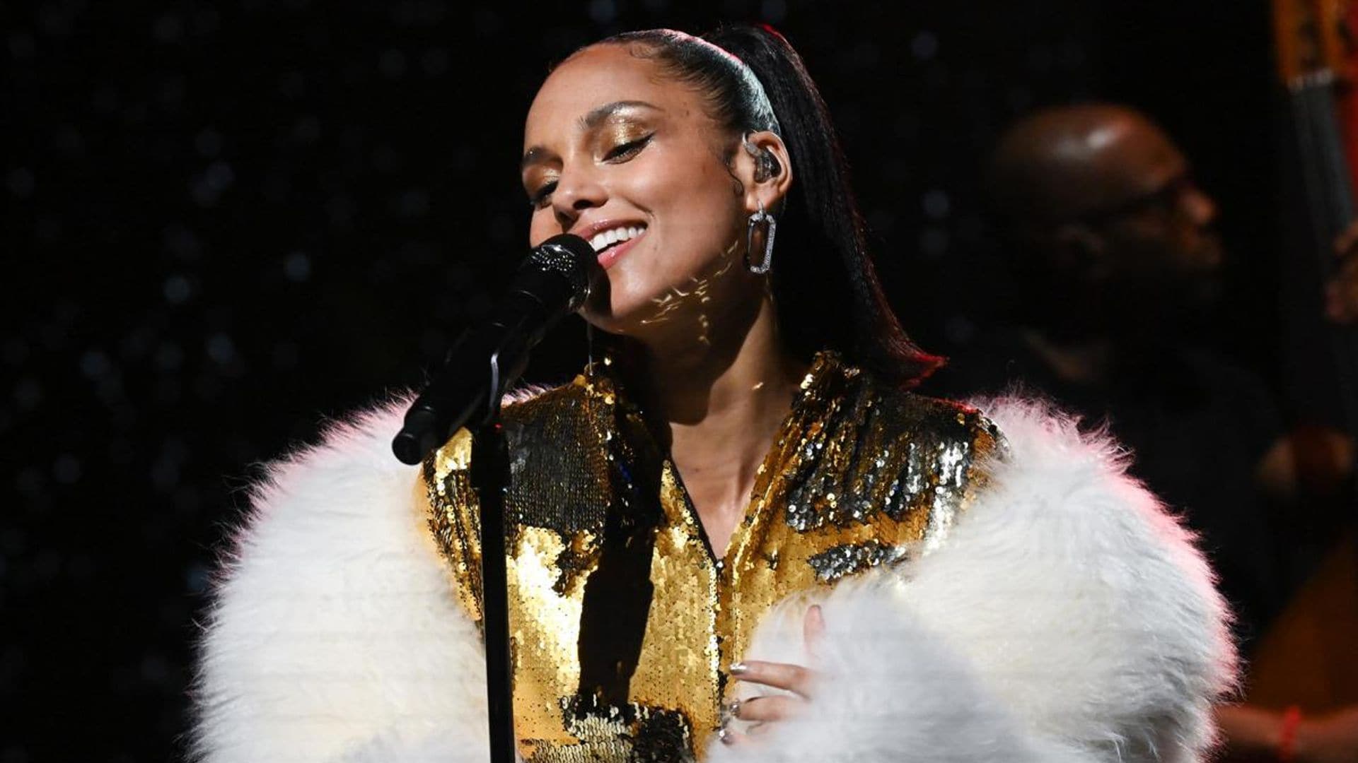 Alicia Keys surprises fans with Cazzu in Buenos Aires concert