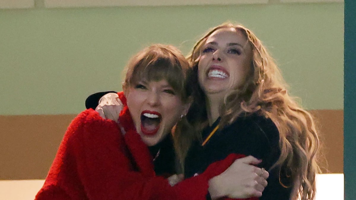 https://www.hola.com/us/horizon/landscape/79966de56e54-green-bay-wisconsin-taylor-swift-and-brittany-mahomes-react-in-a-suite-during-th.jpg?im=Resize=(1200)