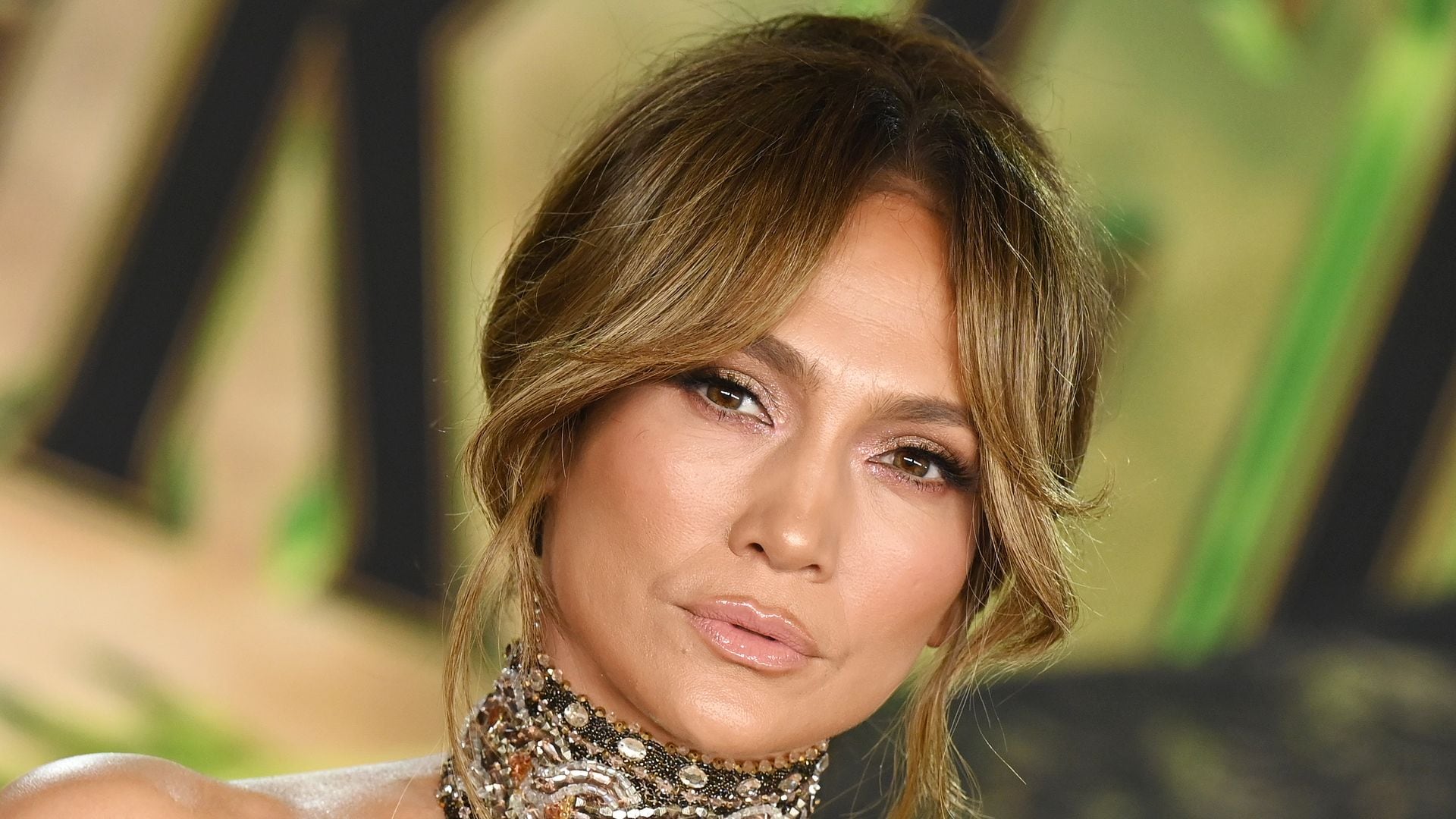 Jennifer Lopez started crying after an interaction with a fan over her canceled tour