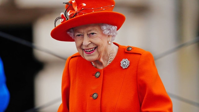 Queen Elizabeth in 'good spirits' after hospital stay
