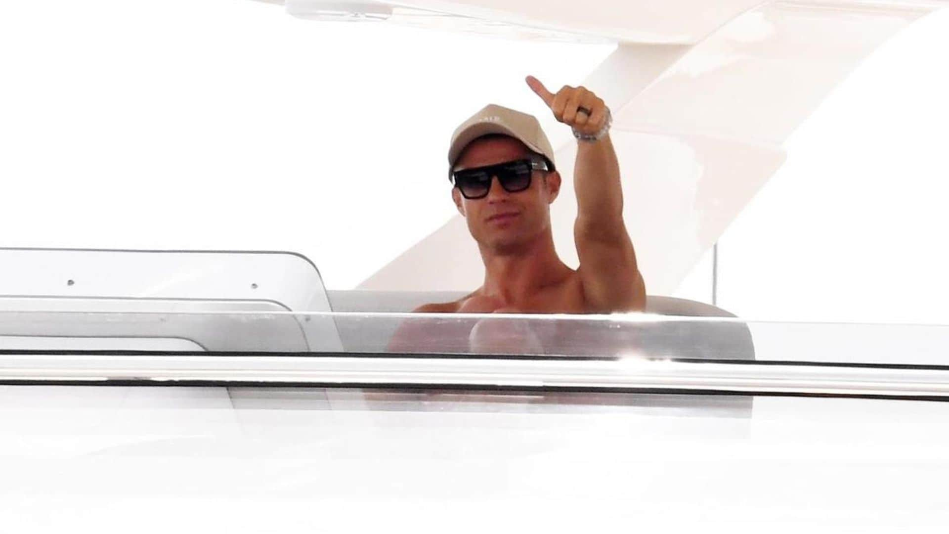 Cristiano Ronaldo rocks black toenails while vacationing with his family