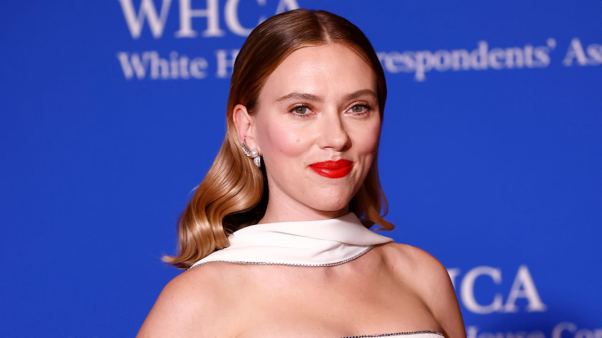 Scarlett Johansson shares modern dating lessons with her 10-year-old daughter