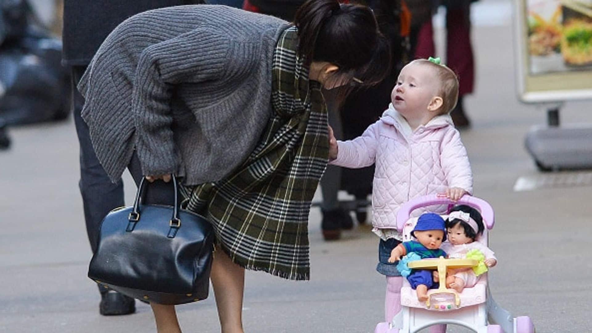 Hilaria Baldwin lets little Carmen stroll the streets with own stroller