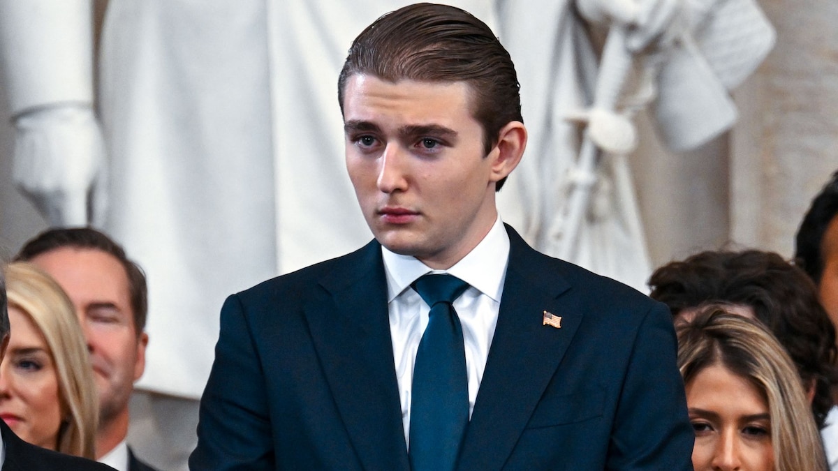 https://www.hola.com/us/horizon/landscape/83689a199cfe-washington-dc-barron-trump-arrives-at-the-inauguration-of-u-s-president-elect-do.jpg?im=Resize=(1200)