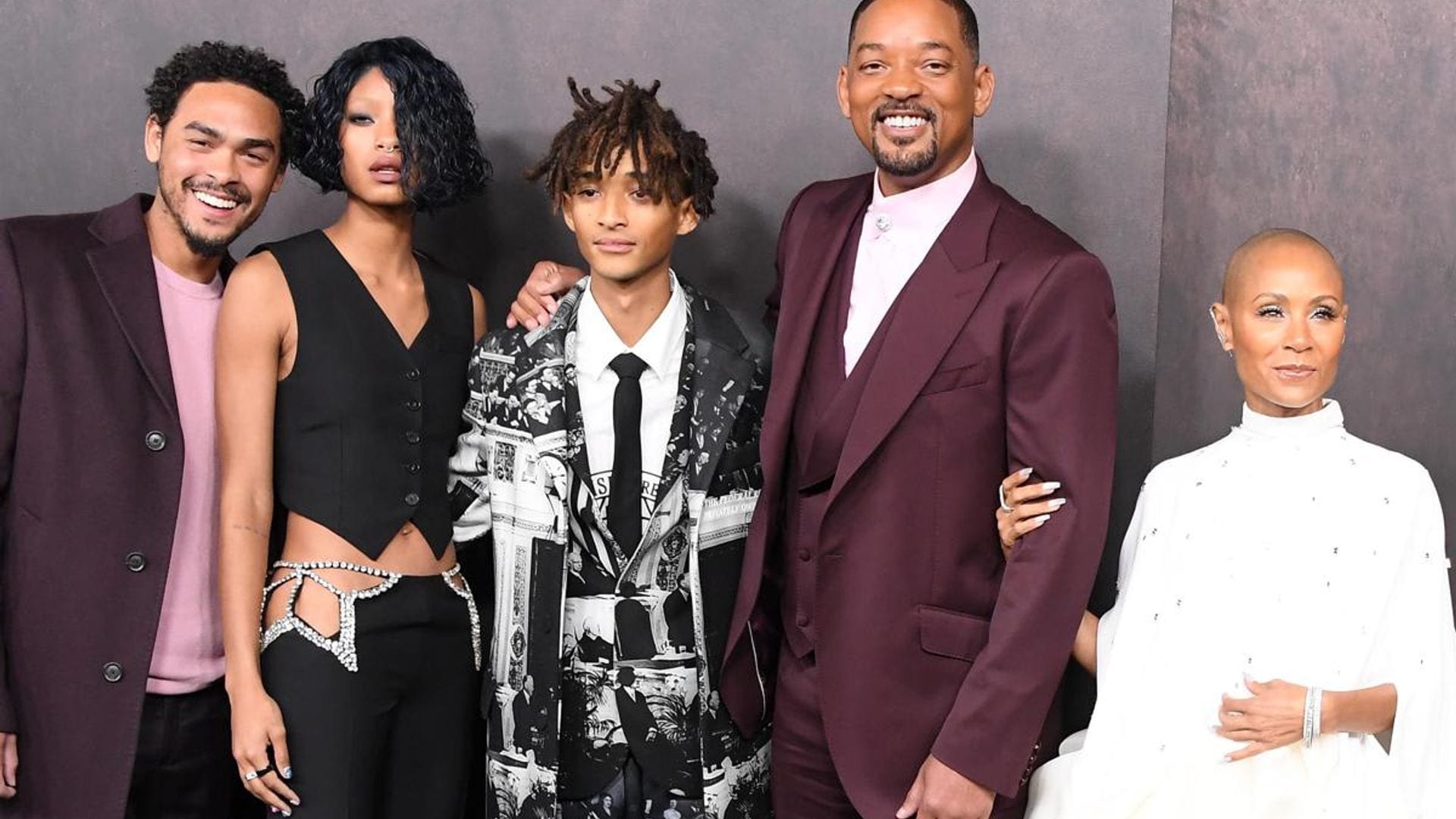 Christmas with the Smiths! Will, Jada, and the kids pose in ugly sweaters