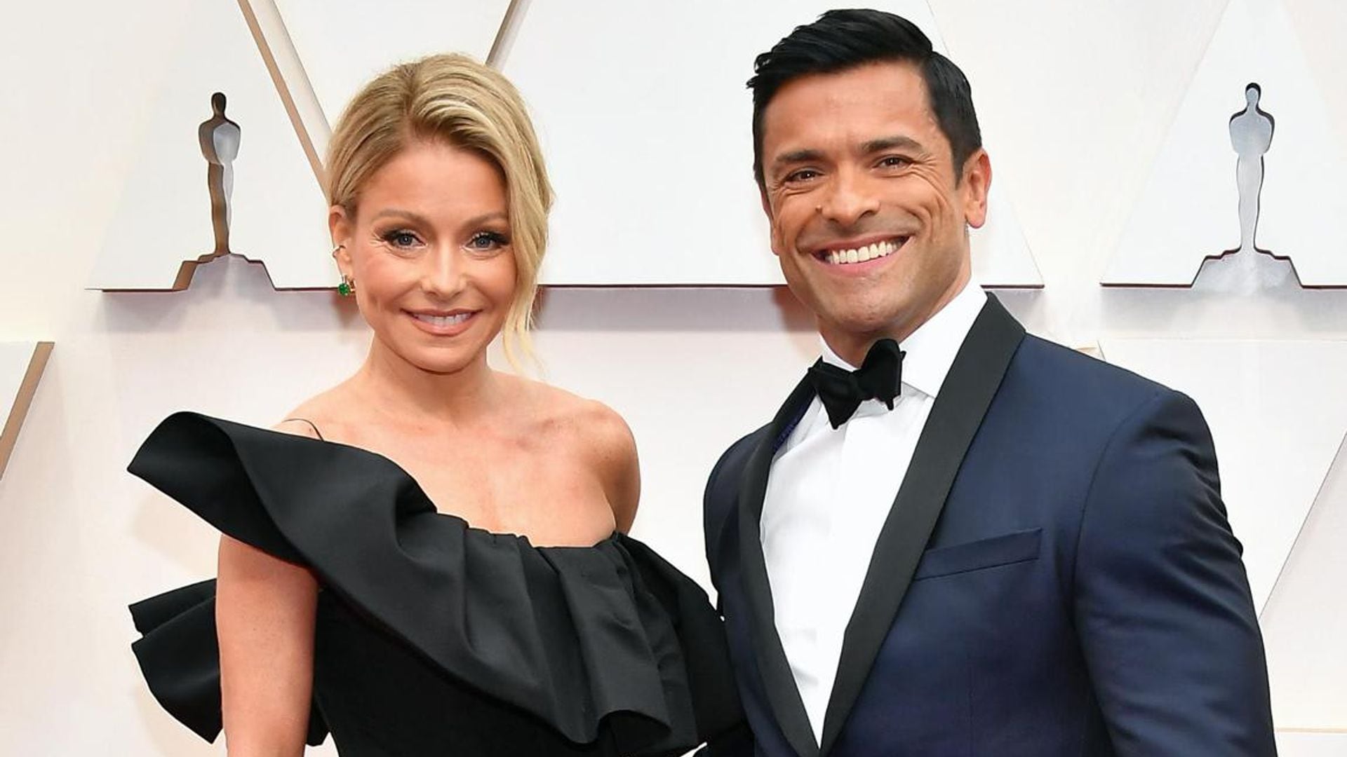 Kelly Ripa and Mark Consuelos Give College Scholarships to 20 Homeless Students in New York City