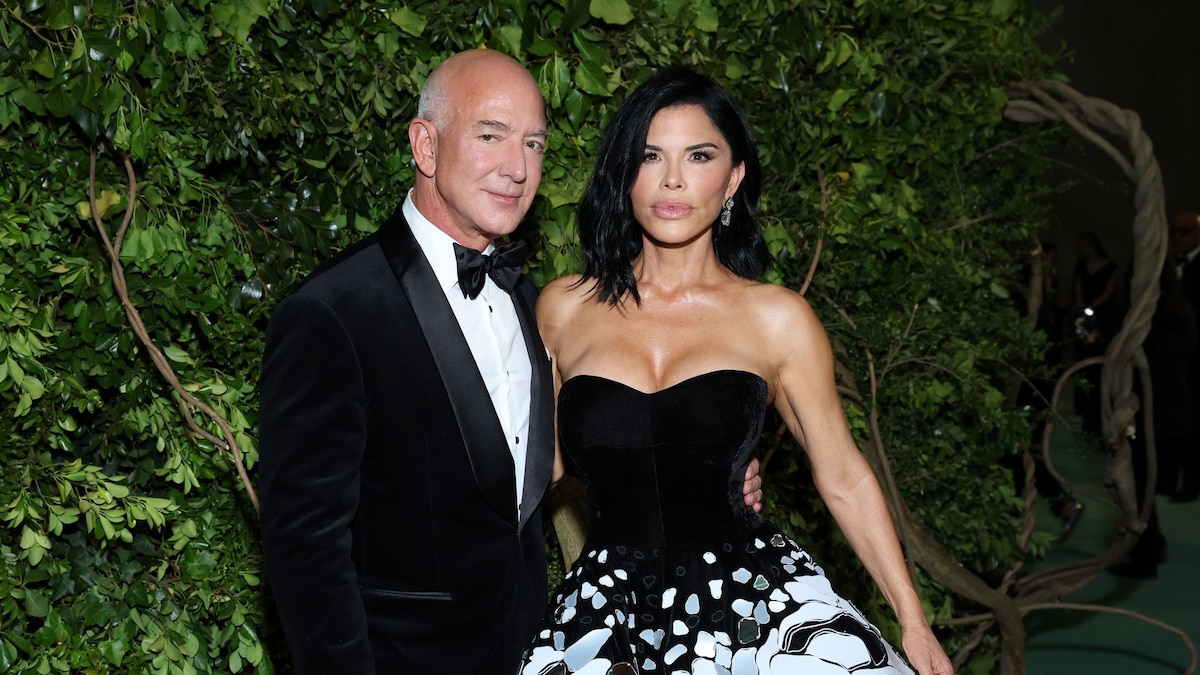Lauren Sánchez and Jeff Bezos appear madly in love at the D&G Alta Sartoria show