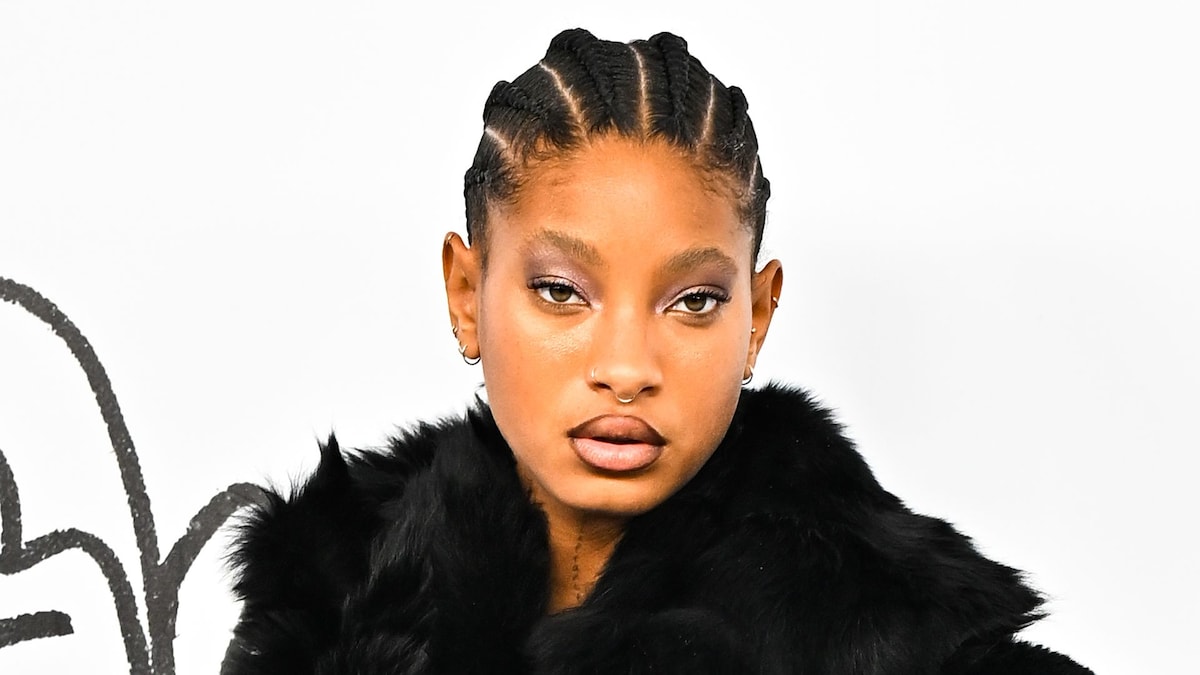 https://www.hola.com/us/horizon/landscape/8ad0dfa722ca-paris-france-willow-smith-attends-the-acne-studios-womenswear-spring-summer-2025.jpg?im=Resize=(1200)