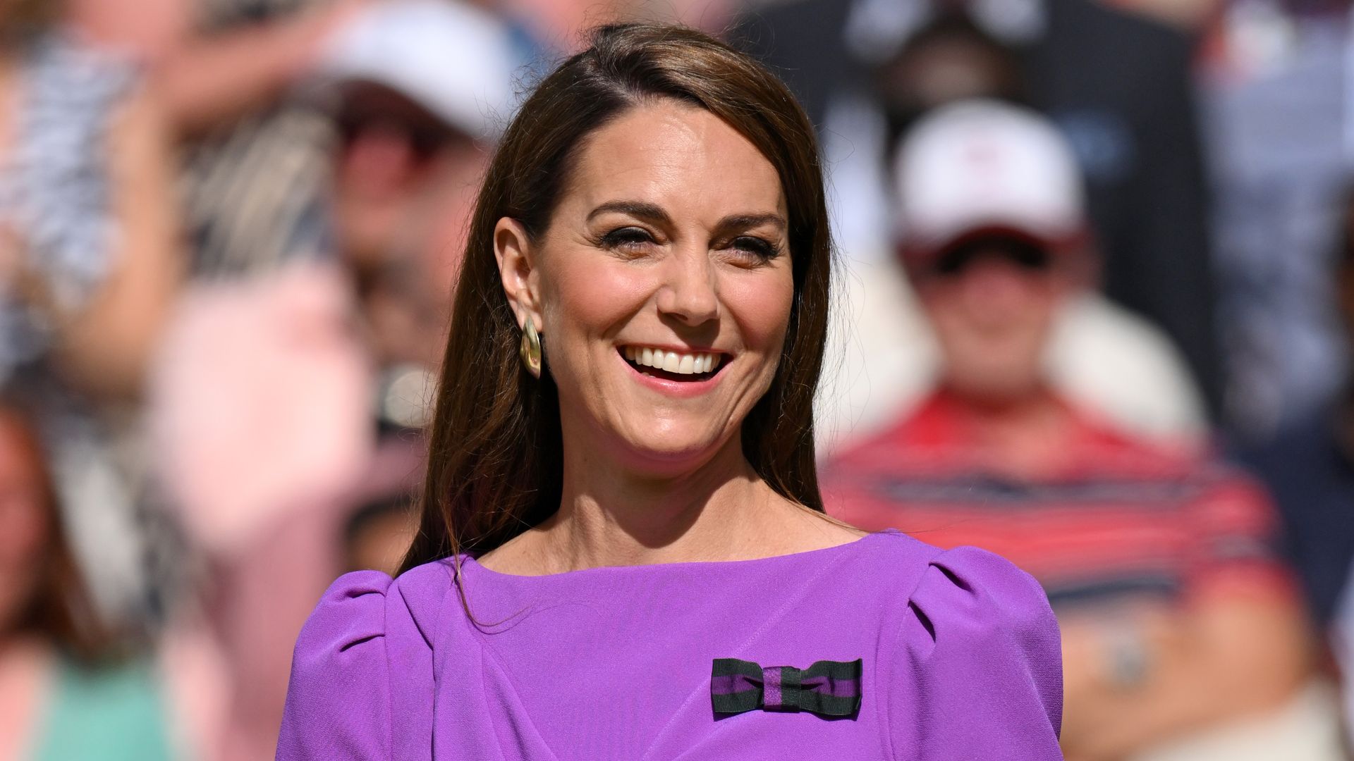 Kate Middleton besa a la princesa Ana durante emotivo momento en el Día de la Commonwealth