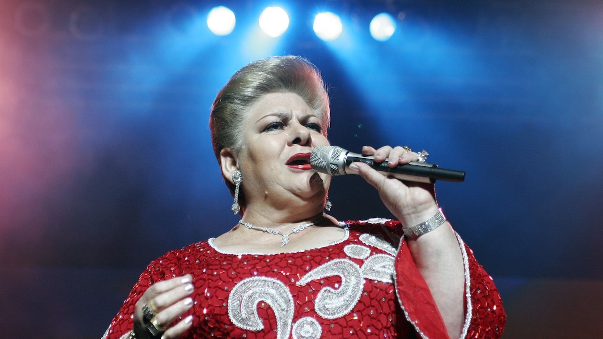 https://www.hola.com/us/horizon/landscape/8e4e29ff3e26-paquita-la-del-barrio-during-paquita-la-del-barrio-performs-at-hp-pavilion-in-sa.jpg?im=Resize=(1200)