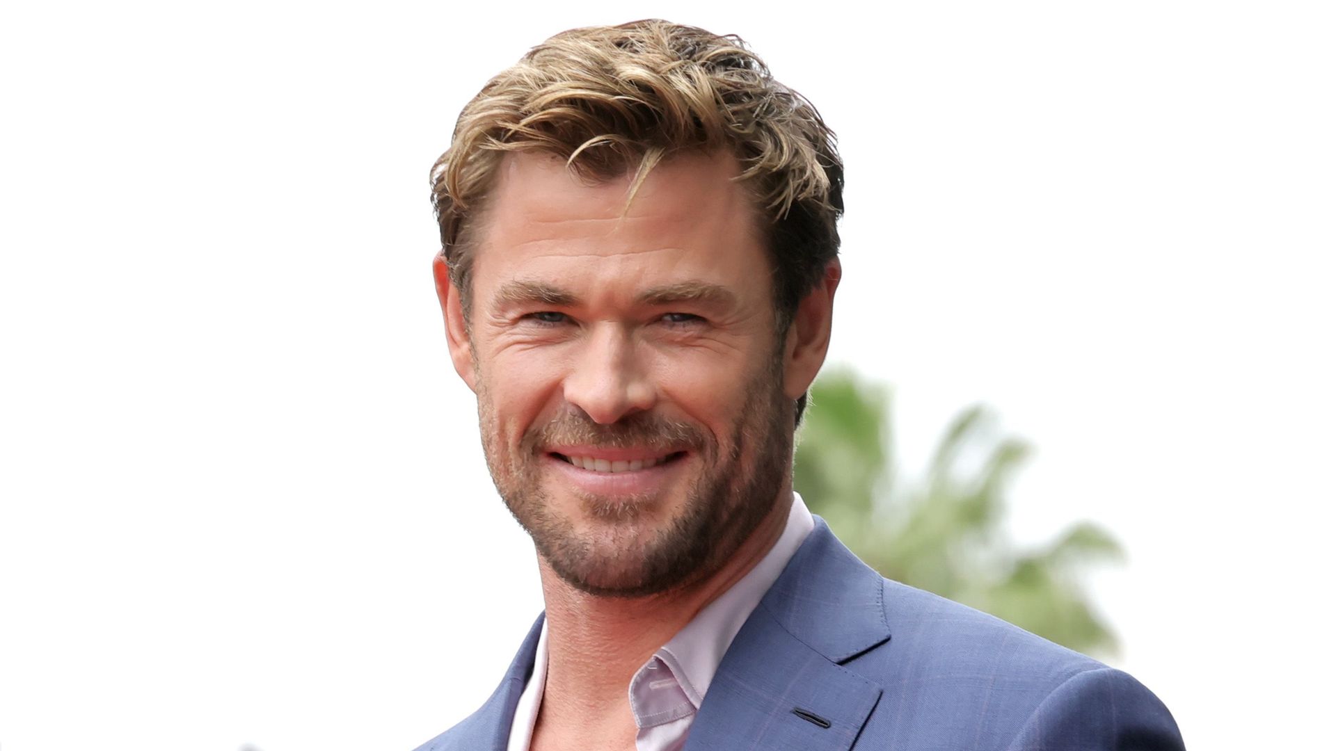 Chris Hemsworth celebrates the holidays with a new gym and workout