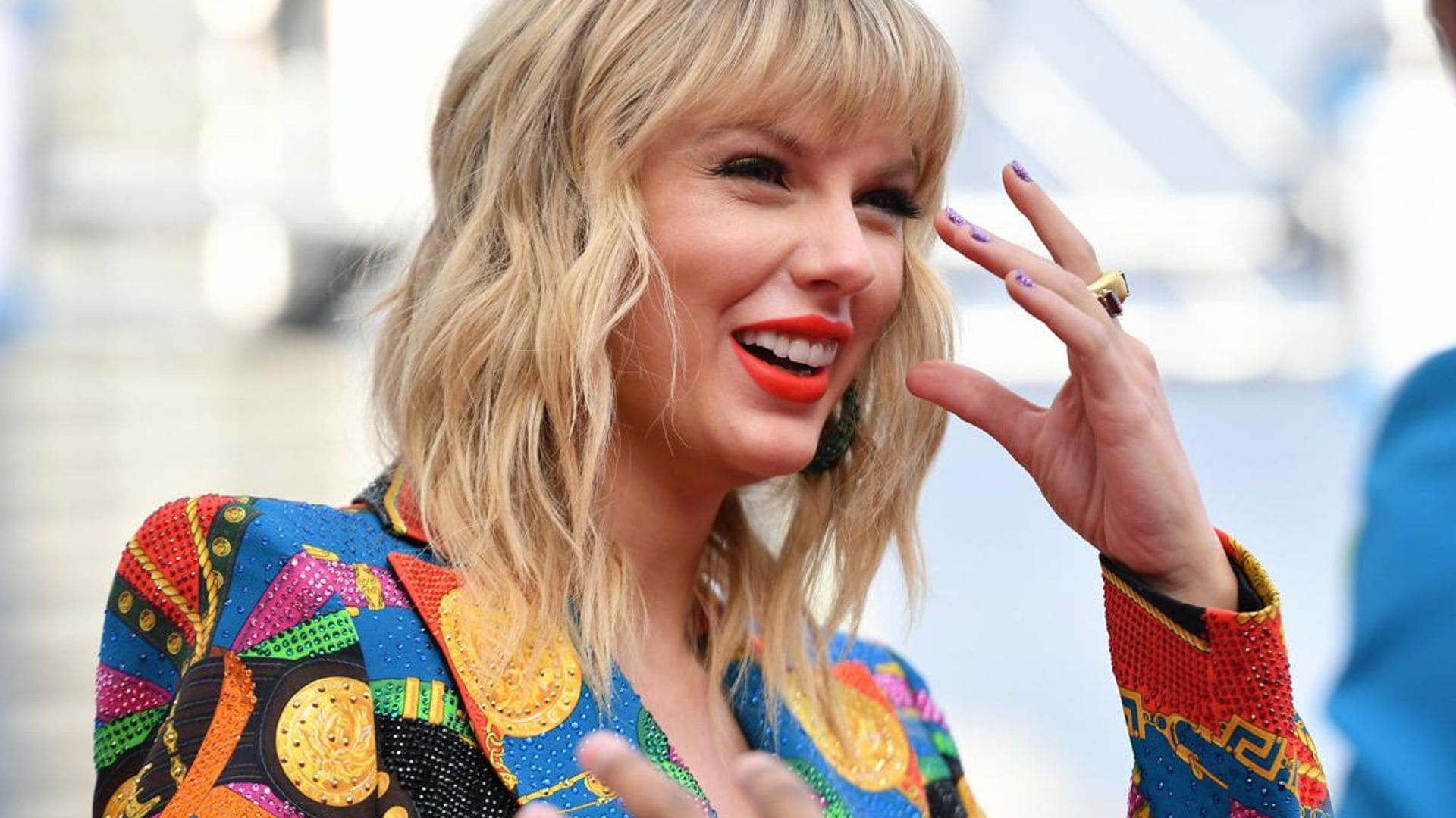 Taylor Swift breaks all the fashion rules with this manicure