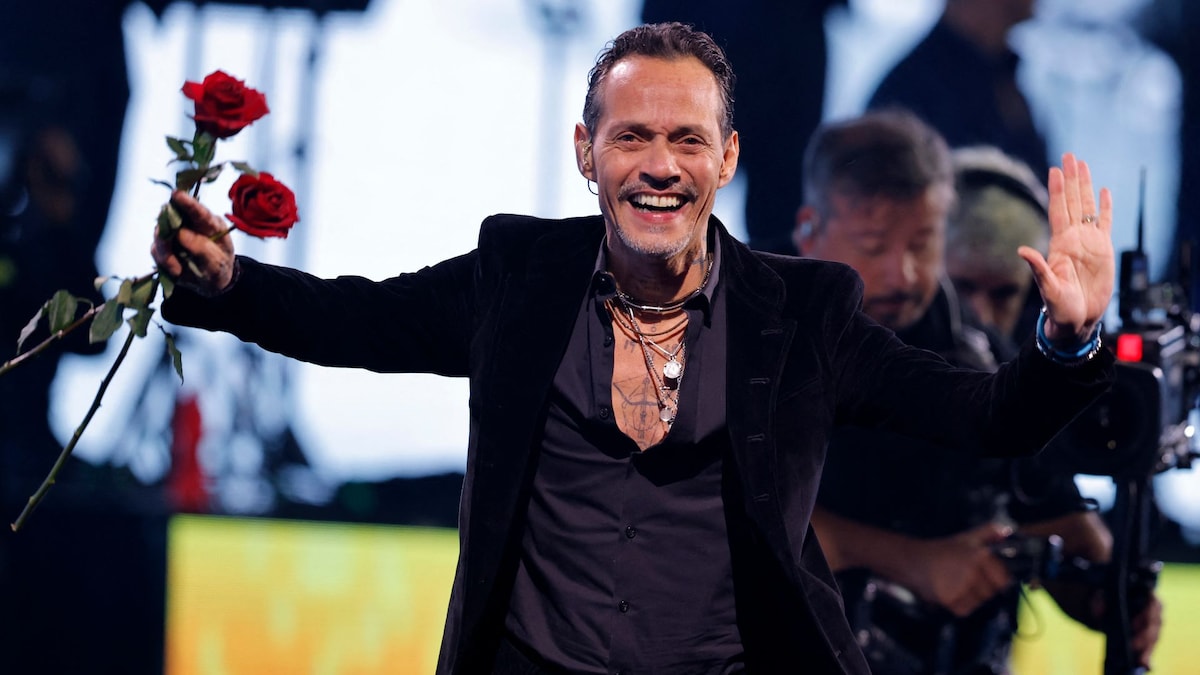 https://www.hola.com/us/horizon/landscape/8ffb47ff5c15-puerto-rican-american-singer-marc-anthony-performs-during-the-64th-vina-del-mar-.jpg?im=Resize=(1200)