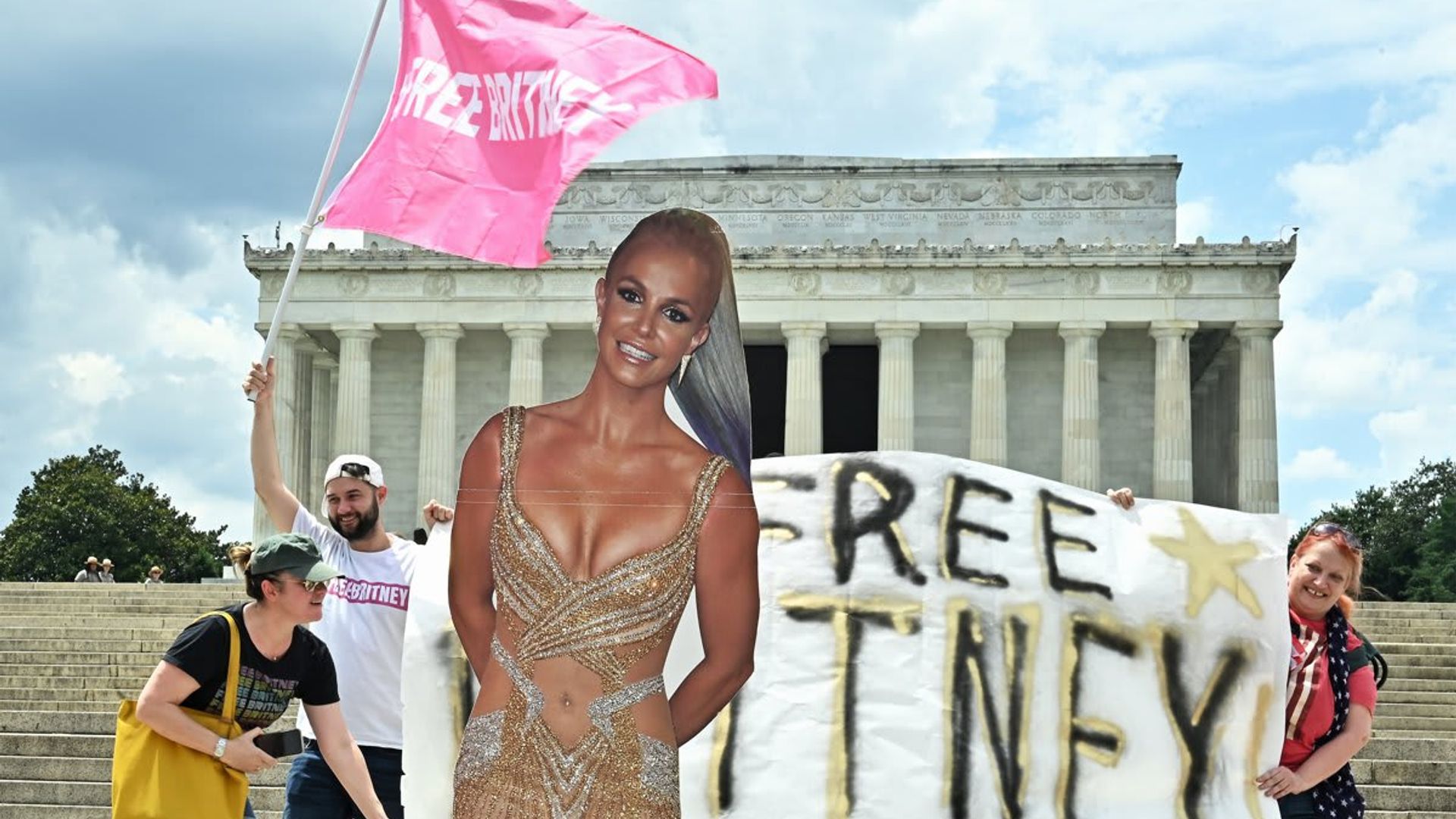 Britney Spears’ request to hire her own lawyer is granted amid #FreeBritney rally at the Lincoln Memorial