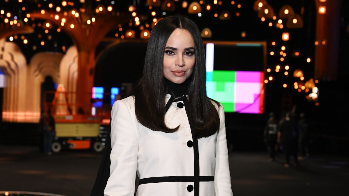 https://www.hola.com/us/horizon/landscape/937e4e594c7d-sofia-carson-at-the-31st-annual-sag-awards-media-preview-menu-reveal-at-the-shri.jpg?im=Resize=(1200)