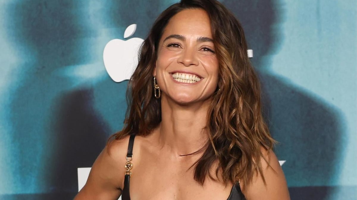 Alice Braga shows off her toned arms at ‘Dark Matter’ world premiere