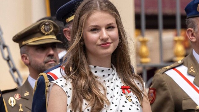 Princess Leonor of Spain wins silver medal in fencing competition