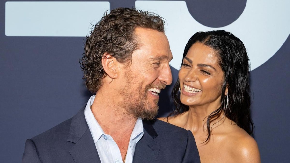 Matthew McConaughey & Camila Alves play pantless pickleball