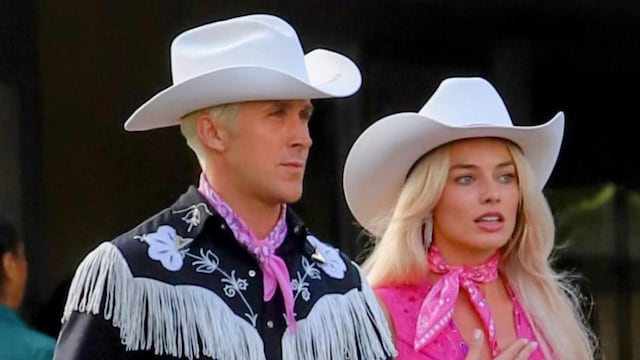 Ryan Gosling and Margot Robbie in the set of "Barbie"