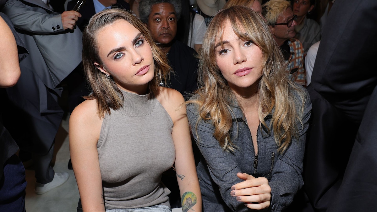 https://www.hola.com/us/horizon/landscape/9c0d46a14fcb-milan-italy-cara-delevingne-and-suki-waterhouse-attend-the-fendi-spring-summer-2.jpg?im=Resize=(1200)