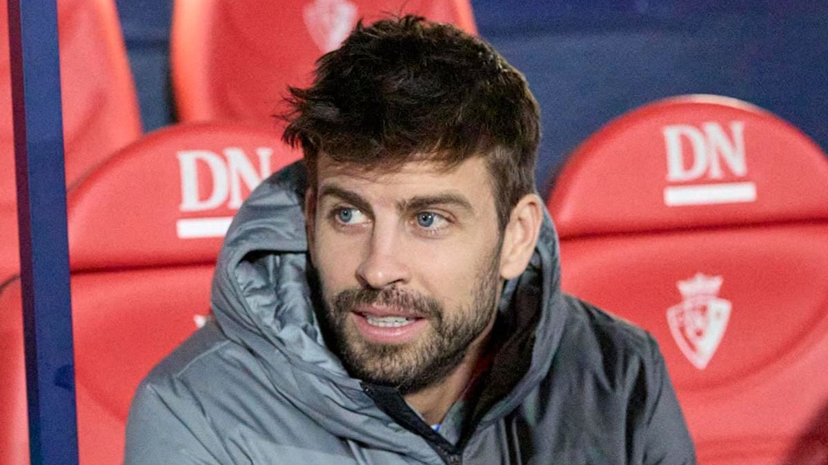 Watch Gerard Piqué playing soccer with his eldest son