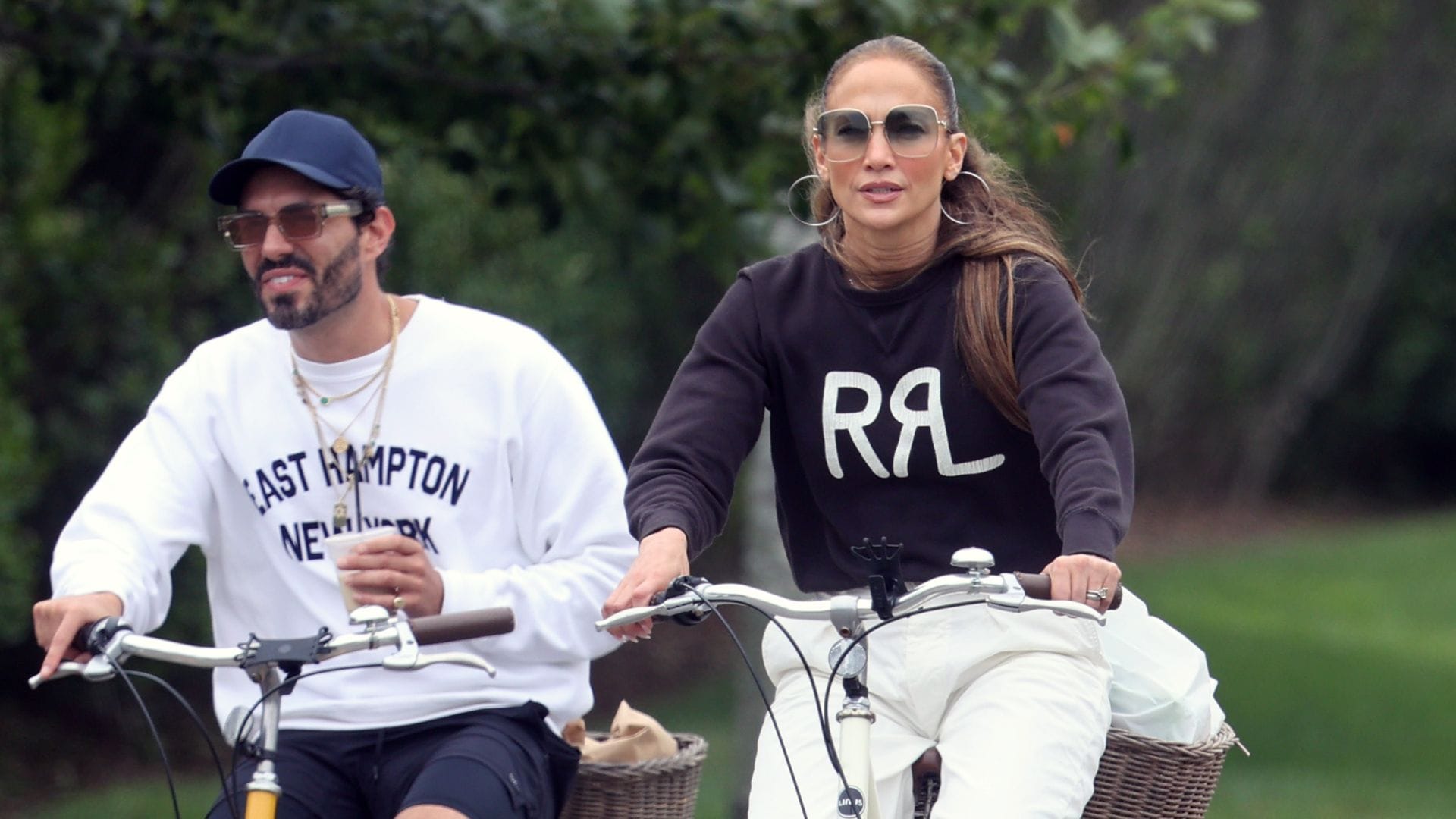 Jennifer Lopez spends the weekend with good company in the Hamptons