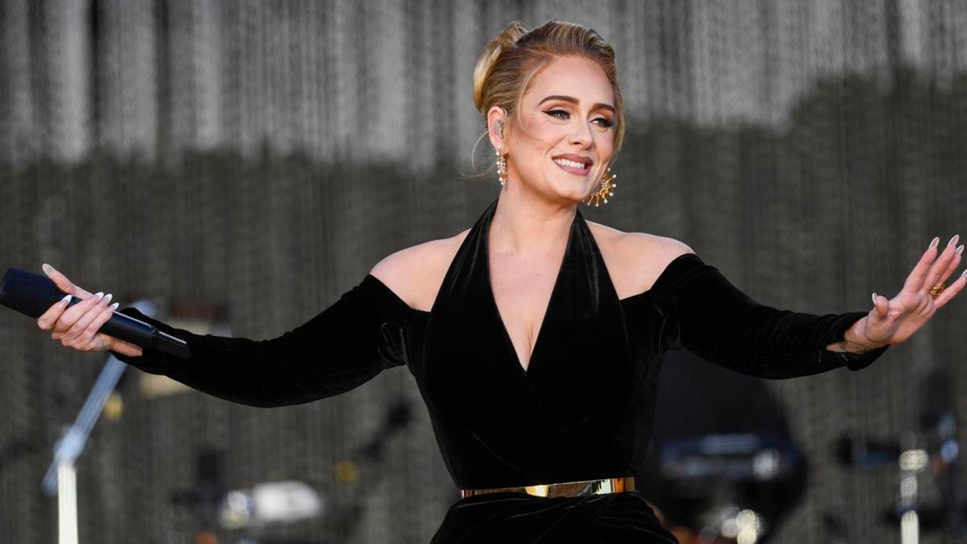 Adele is back on the stage! Watch her perform at Hyde Park