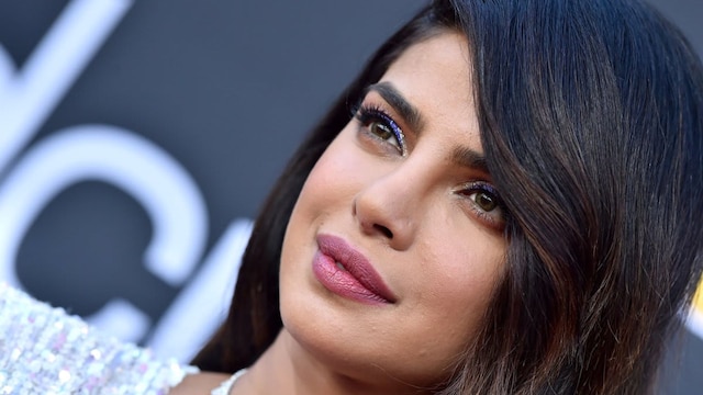 Priyanka Chopra con vestido de lentejuelas y joyas de Tiffany & Co en la alfombra roja de los 2019 Billboard Music Awards