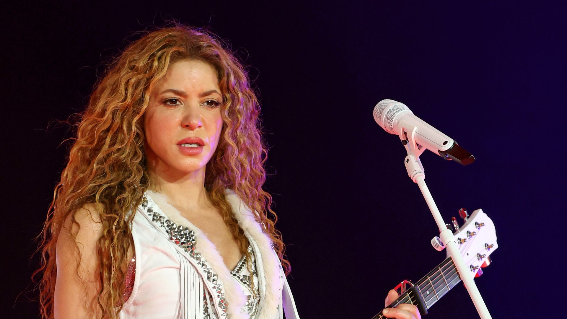 Winner of Shakira's purple Lamborghini crashes with another car