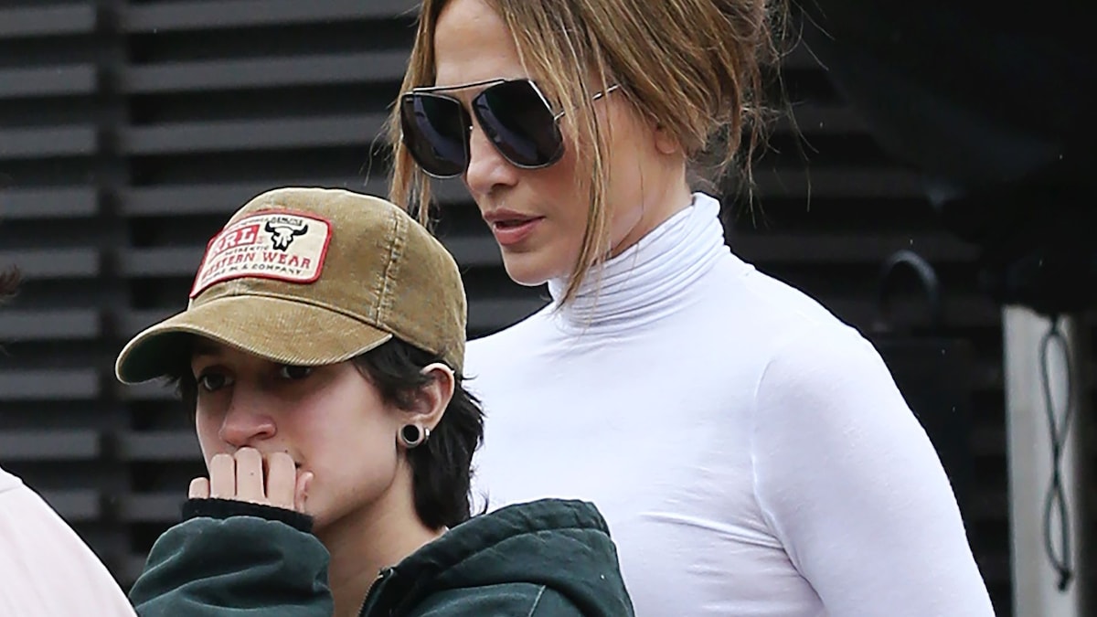 Jennifer Lopez’s daughter Emme was spotted holding hands with another teenager [PHOTOS]