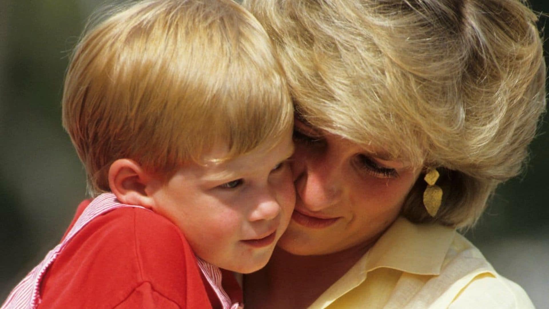 Prince Harry honors mom Princess Diana with flowers at her grave