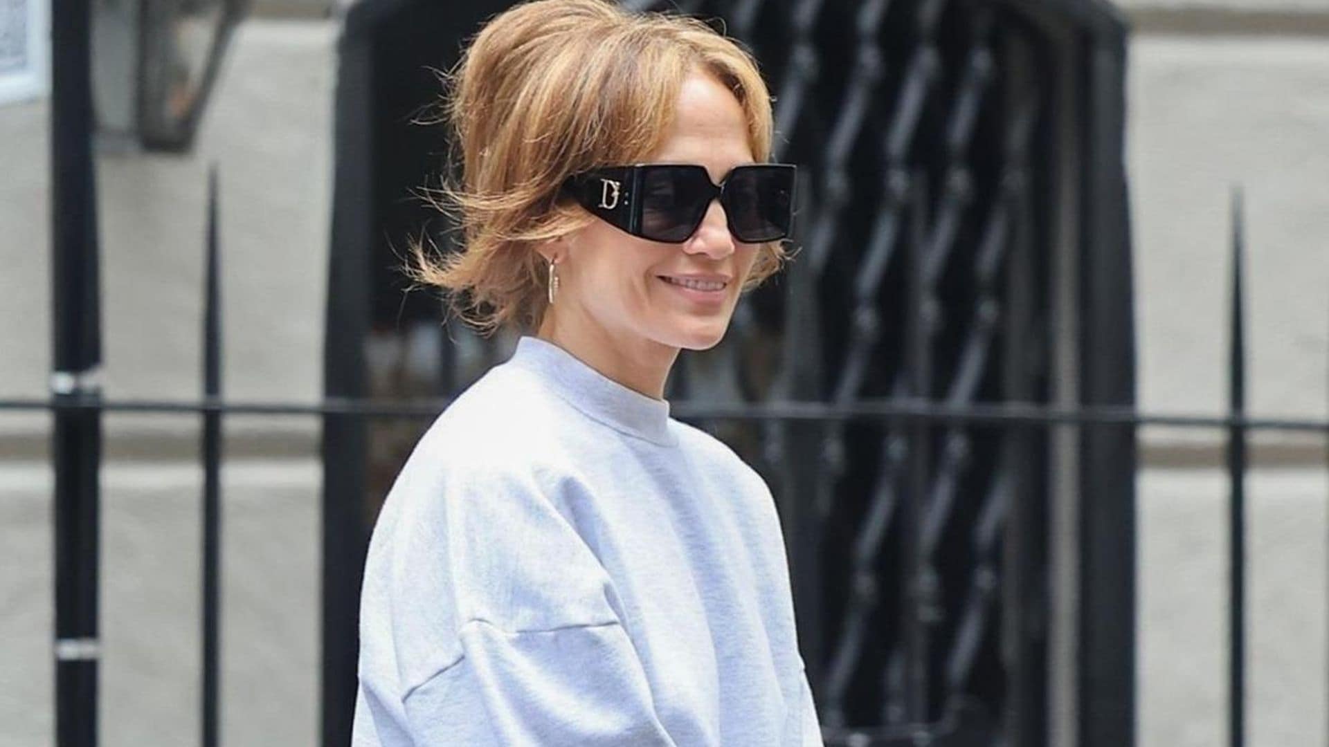 Jennifer Lopez wore the perfect make-up free outift in latest New York City outing