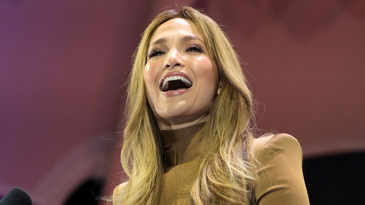 https://www.hola.com/us/horizon/landscape/a38226412c0f-north-las-vegas-nevada-jennifer-lopez-speaks-at-a-when-we-vote-we-win-campaign-r.jpg?im=Resize=(1200)