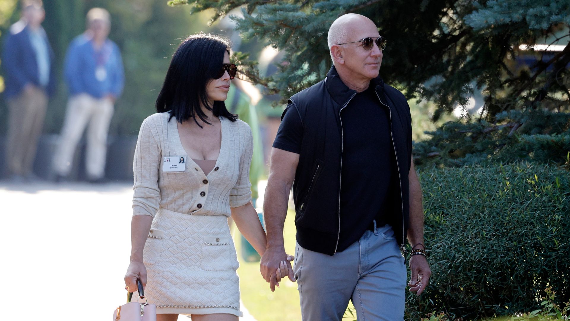 Lauren Sánchez and Jeff Bezos land in Idaho for the annual billionaires' summer camp