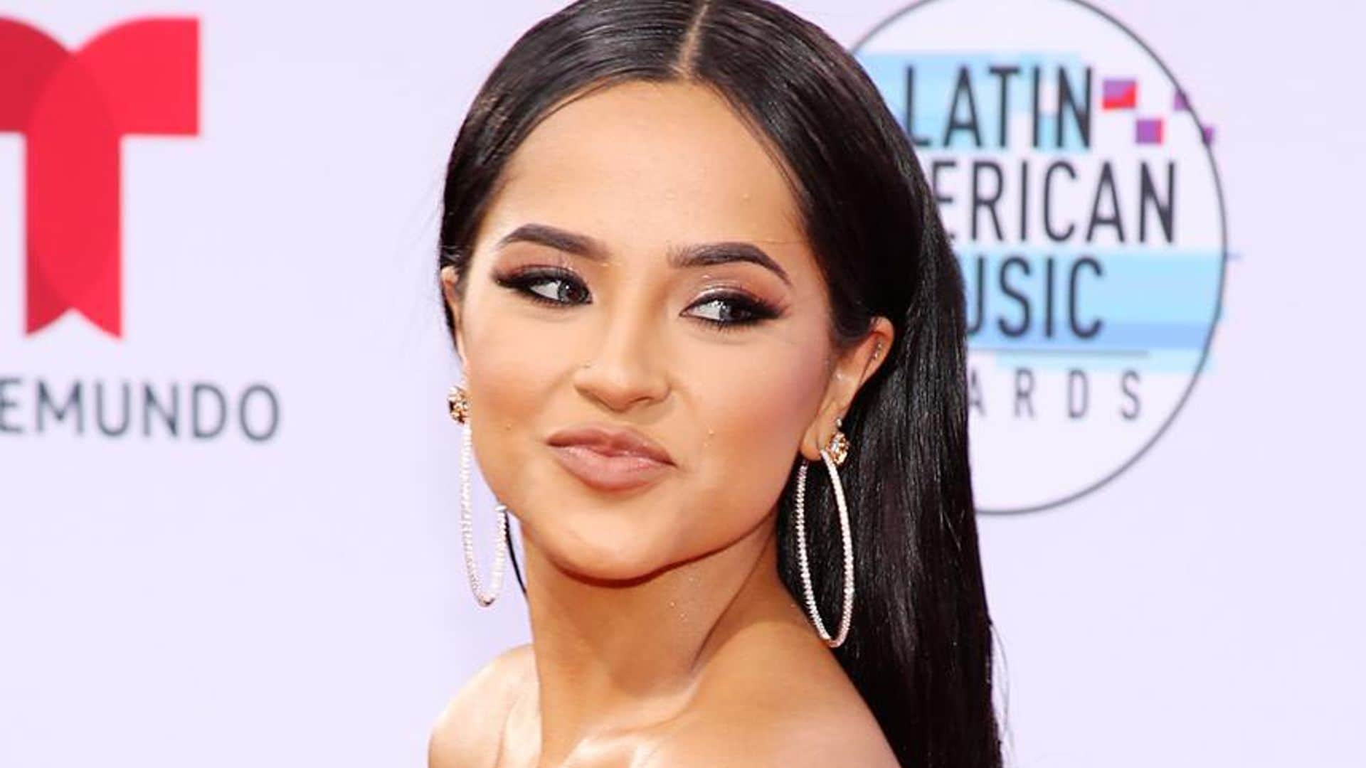 What are Becky G and Sofia Reyes’ lucky charms during shows?