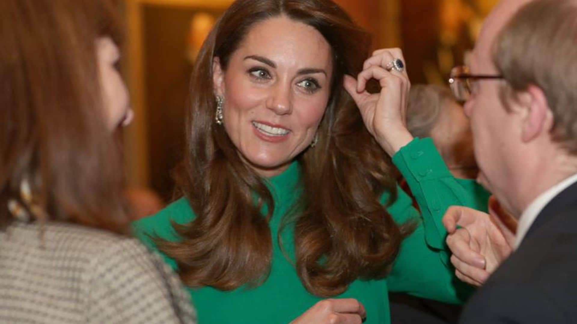 Kate Middleton looks gorgeous in green for night at Buckingham Palace sans Prince William