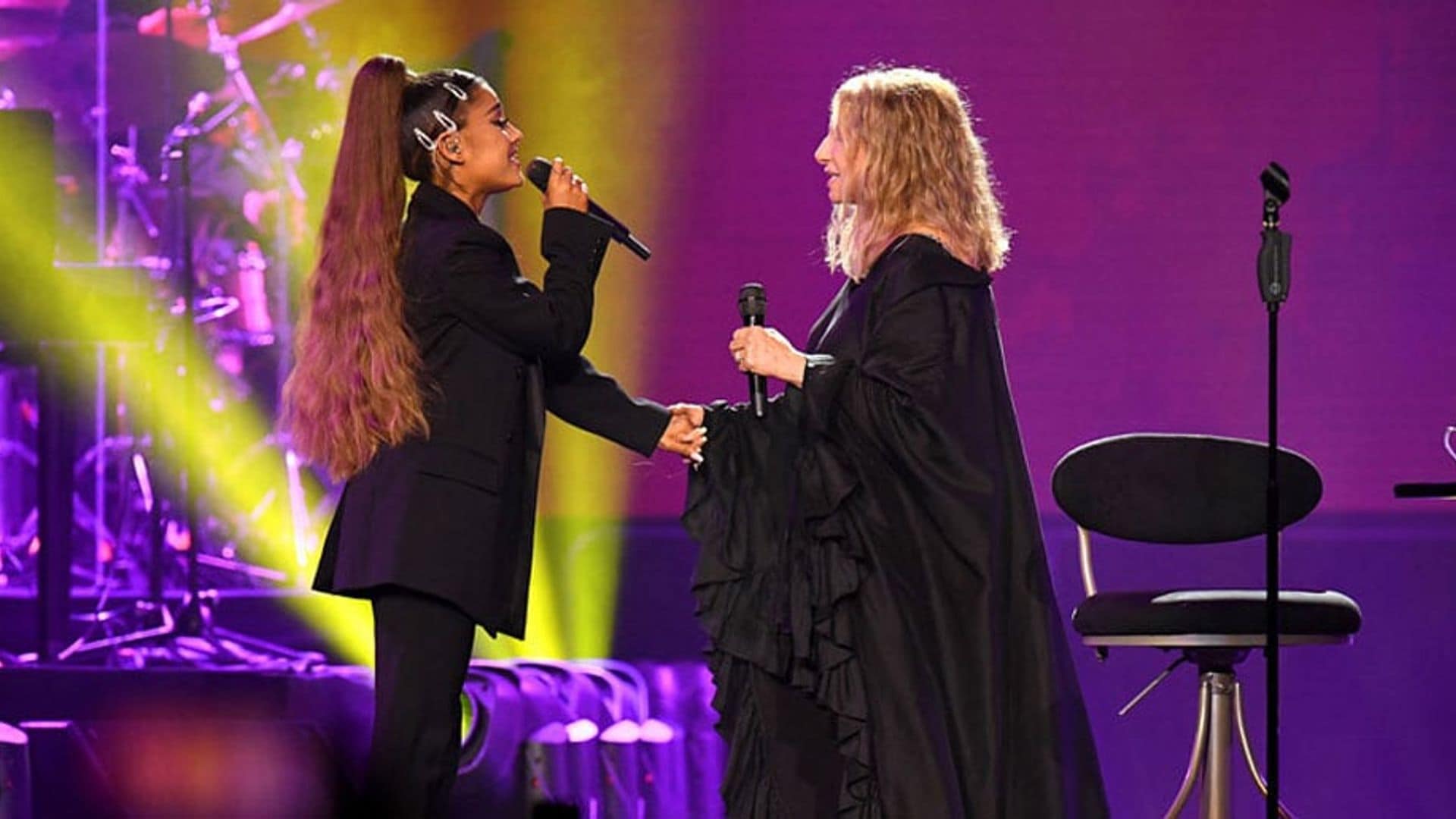 Ariana Grande takes the stage with Barbra Streisand and her reaction is priceless
