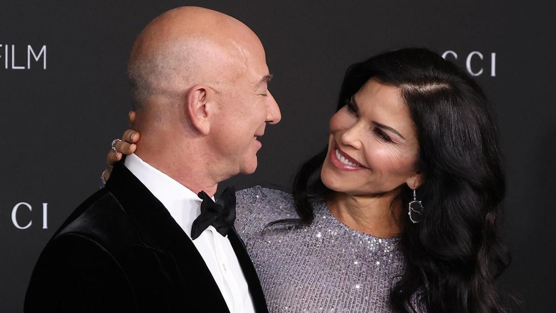 Lauren Sanchez shares Jeff Bezos’ sweetest side! Tycoon bakes a batch of cookies for the kids