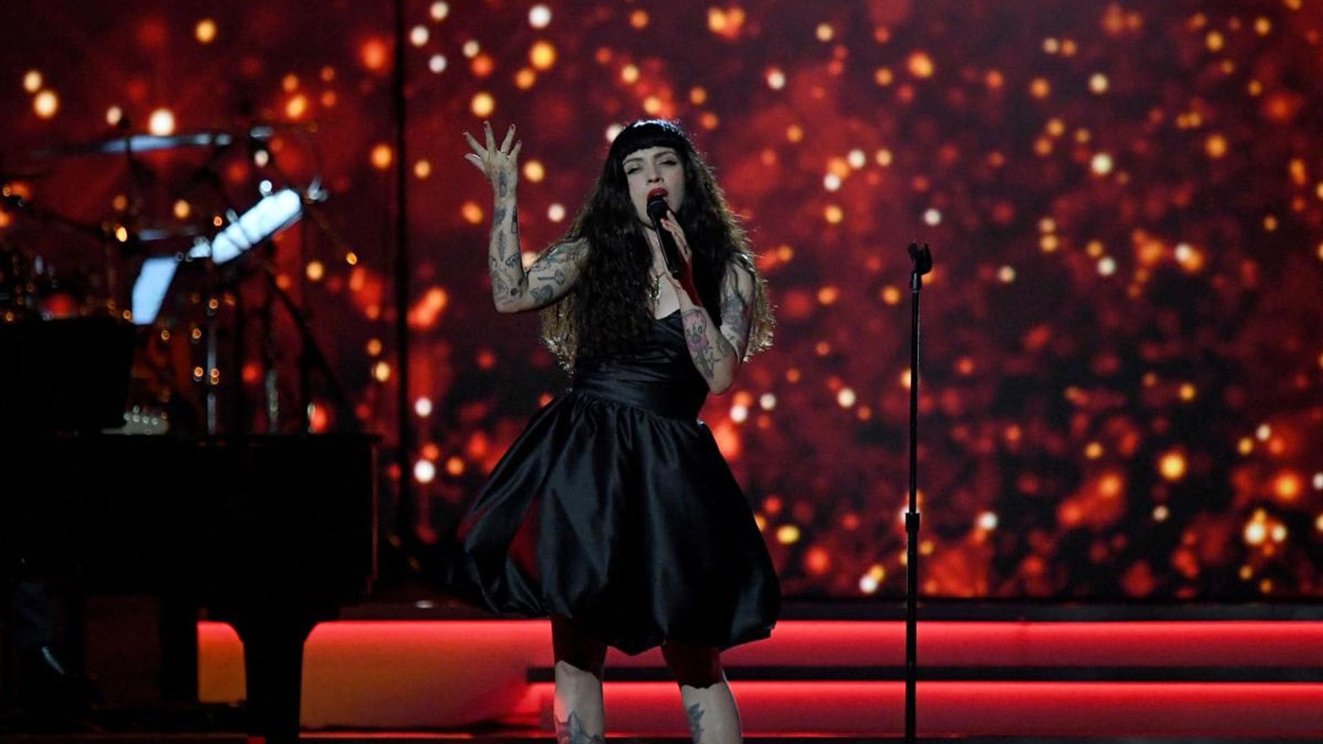 Chilean singer Mon Laferte delivers incredible performance of “La Mujer” at the 2022 GRAMMYs