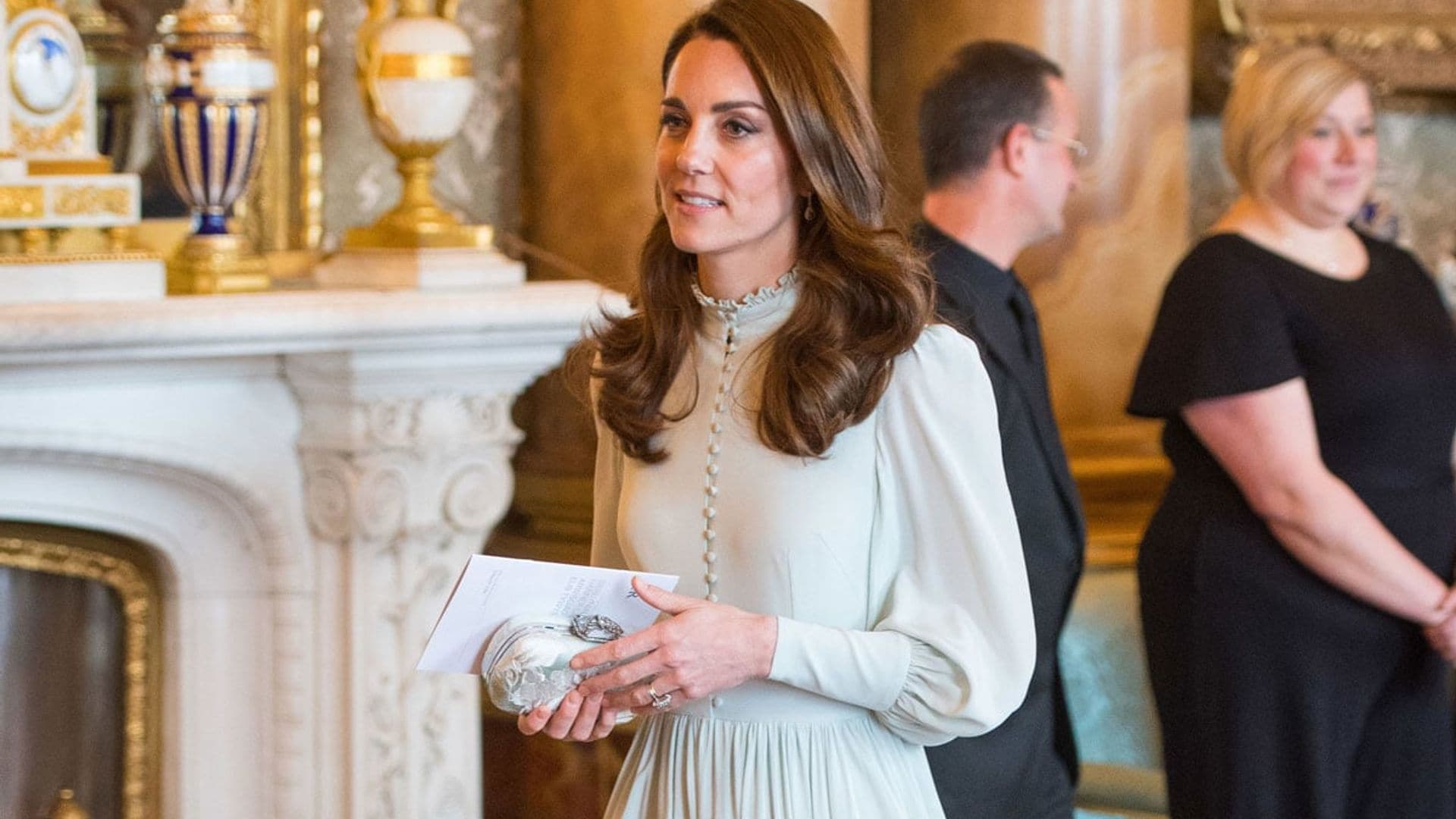 Kate Middleton takes style cue from Queen Elizabeth