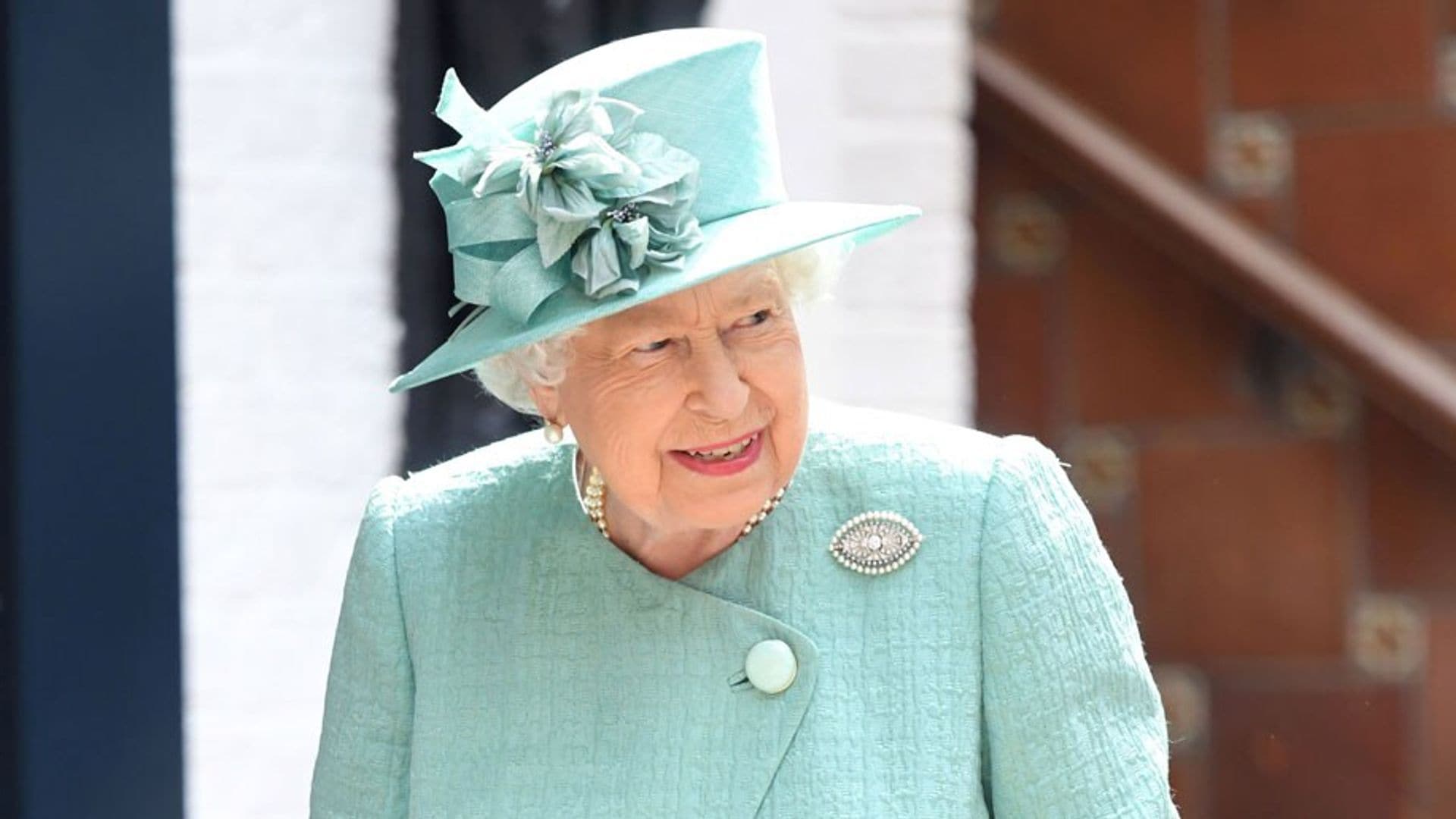 Queen Elizabeth is all of us in the self-checkout lane during an engagement at grocery store